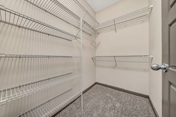 Walk-in closest space